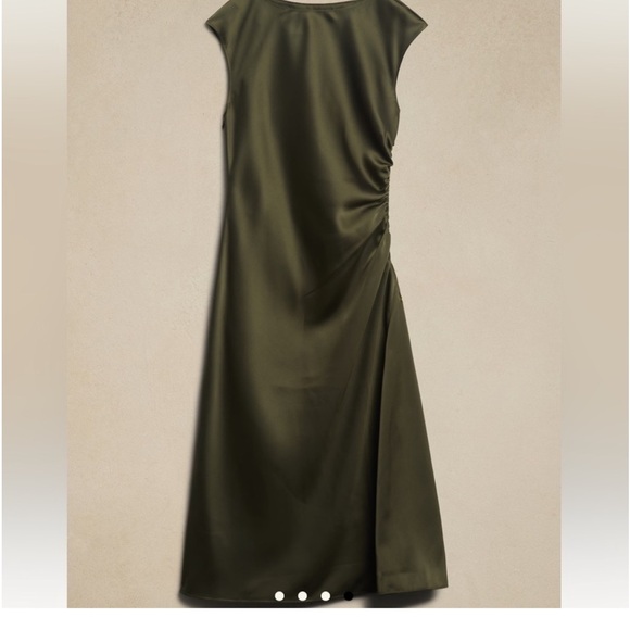 Banana Republic SHIRRED-SIDE
SATIN MIDI DRESS - Picture 4 of 9